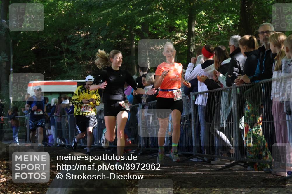 28.09.2025 - 33. Volkslauf durch das schöne Alstertal Strokosch-Dieckow http://msf.ph/oto/8972962 28.09.2025 12:08:08 Ziel 1677, 2085, 2086, 2429, 2494 meine-sportfotos.de