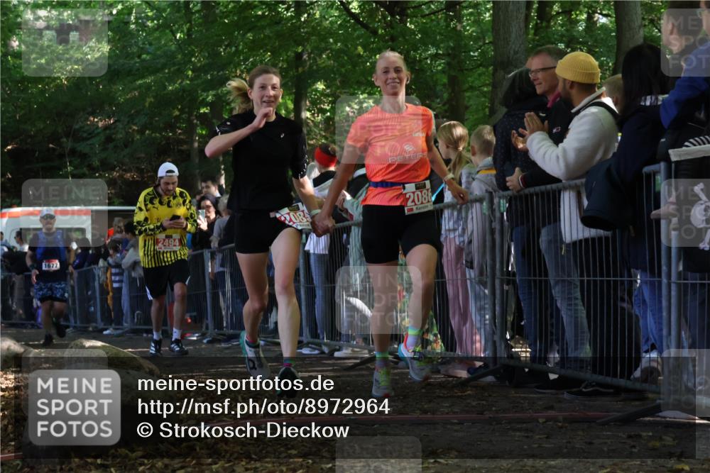 28.09.2025 - 33. Volkslauf durch das schöne Alstertal Strokosch-Dieckow http://msf.ph/oto/8972964 28.09.2025 12:08:09 Ziel 1677, 2085, 2086, 2429, 2494 meine-sportfotos.de
