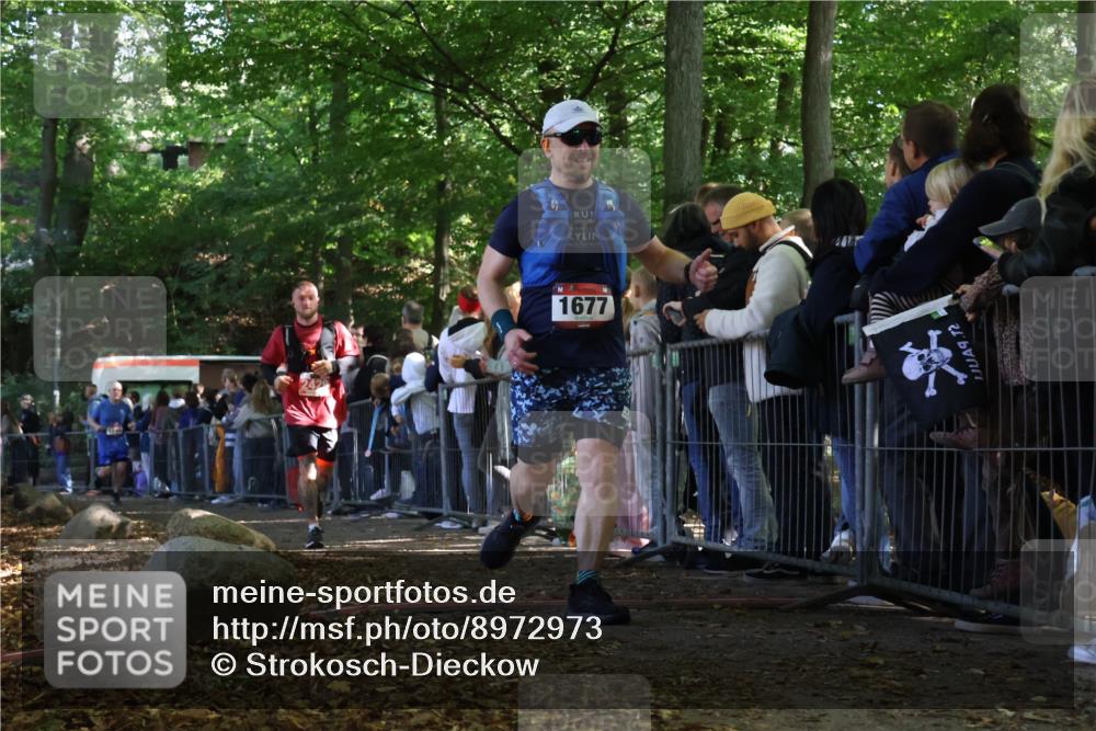28.09.2025 - 33. Volkslauf durch das schöne Alstertal Strokosch-Dieckow http://msf.ph/oto/8972973 28.09.2025 12:08:15 Ziel 1677, 1684, 2429 meine-sportfotos.de