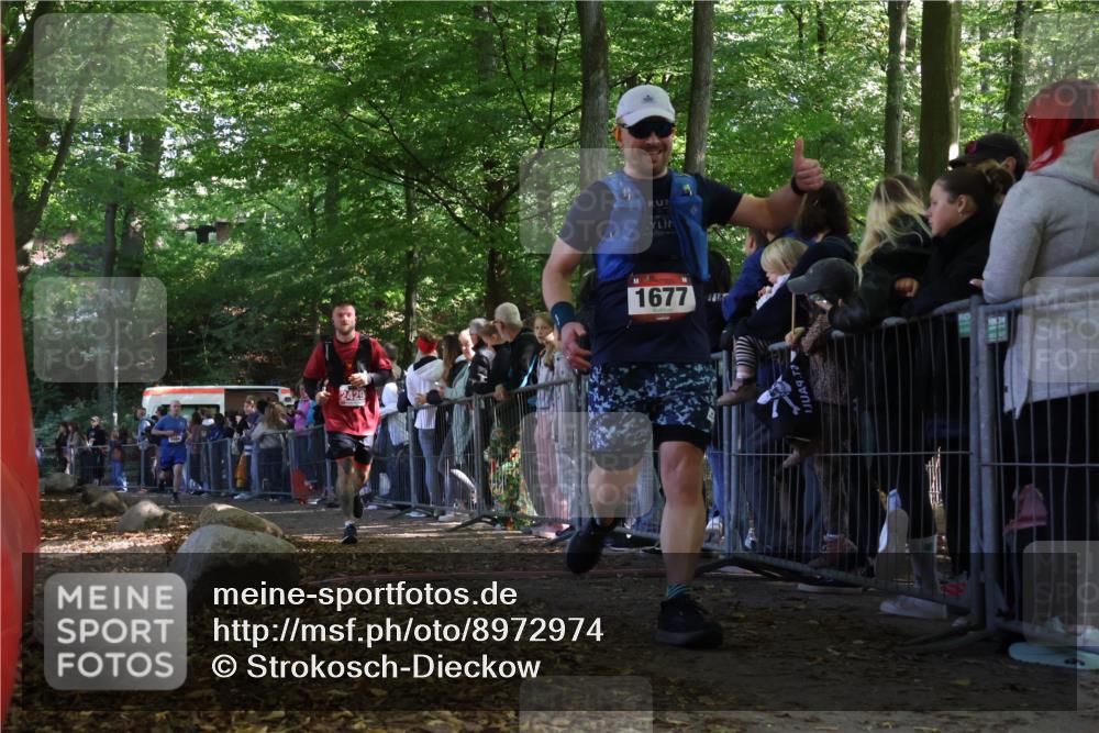 28.09.2025 - 33. Volkslauf durch das schöne Alstertal Strokosch-Dieckow http://msf.ph/oto/8972974 28.09.2025 12:08:15 Ziel 1677, 1684, 2429 meine-sportfotos.de