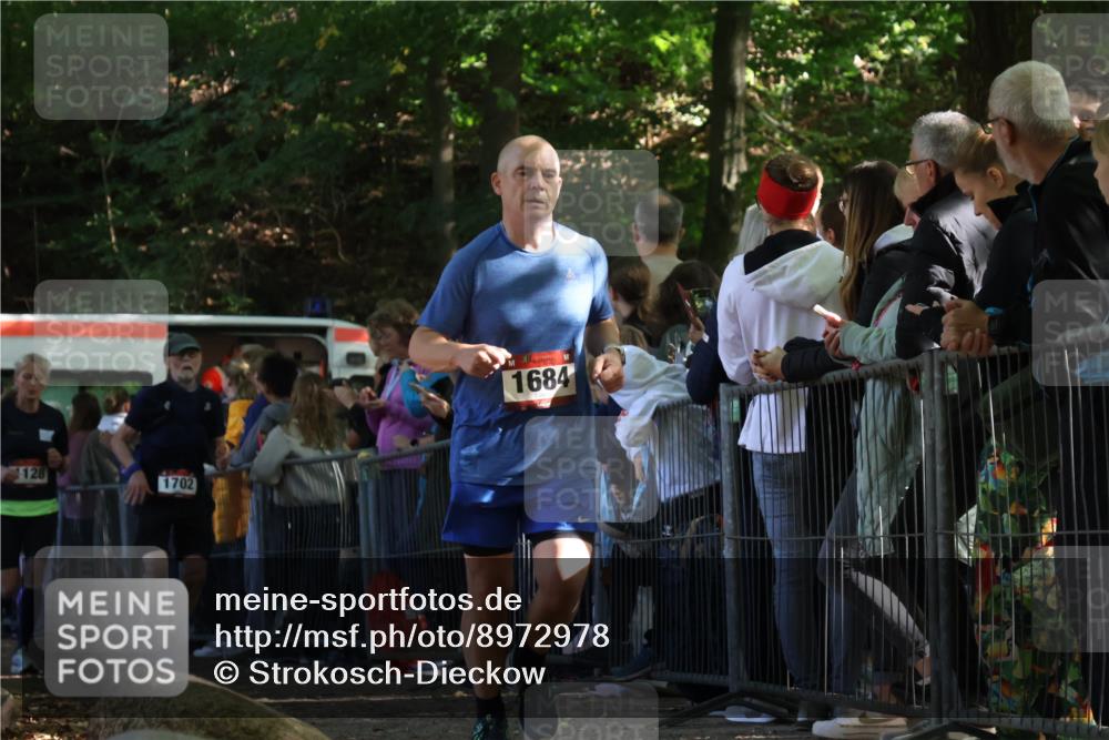 28.09.2025 - 33. Volkslauf durch das schöne Alstertal Strokosch-Dieckow http://msf.ph/oto/8972978 28.09.2025 12:08:20 Ziel 1054, 1067, 1128, 1684, 1702 meine-sportfotos.de