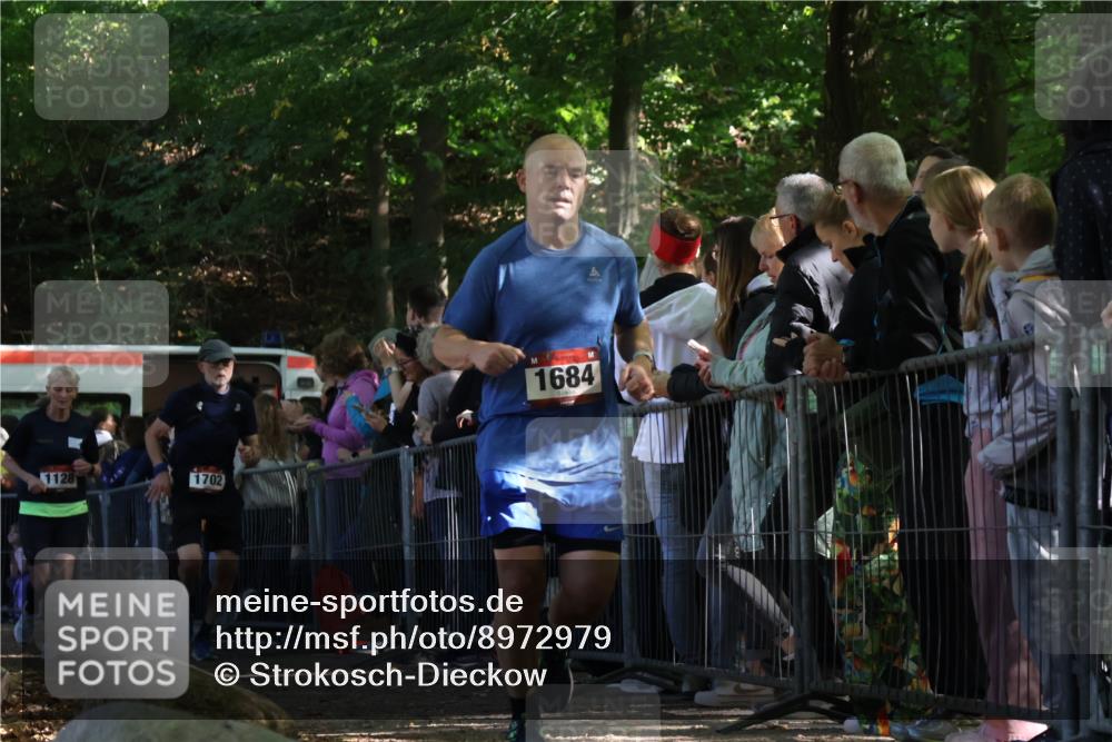 28.09.2025 - 33. Volkslauf durch das schöne Alstertal Strokosch-Dieckow http://msf.ph/oto/8972979 28.09.2025 12:08:21 Ziel 1054, 1067, 1128, 1684, 1702 meine-sportfotos.de