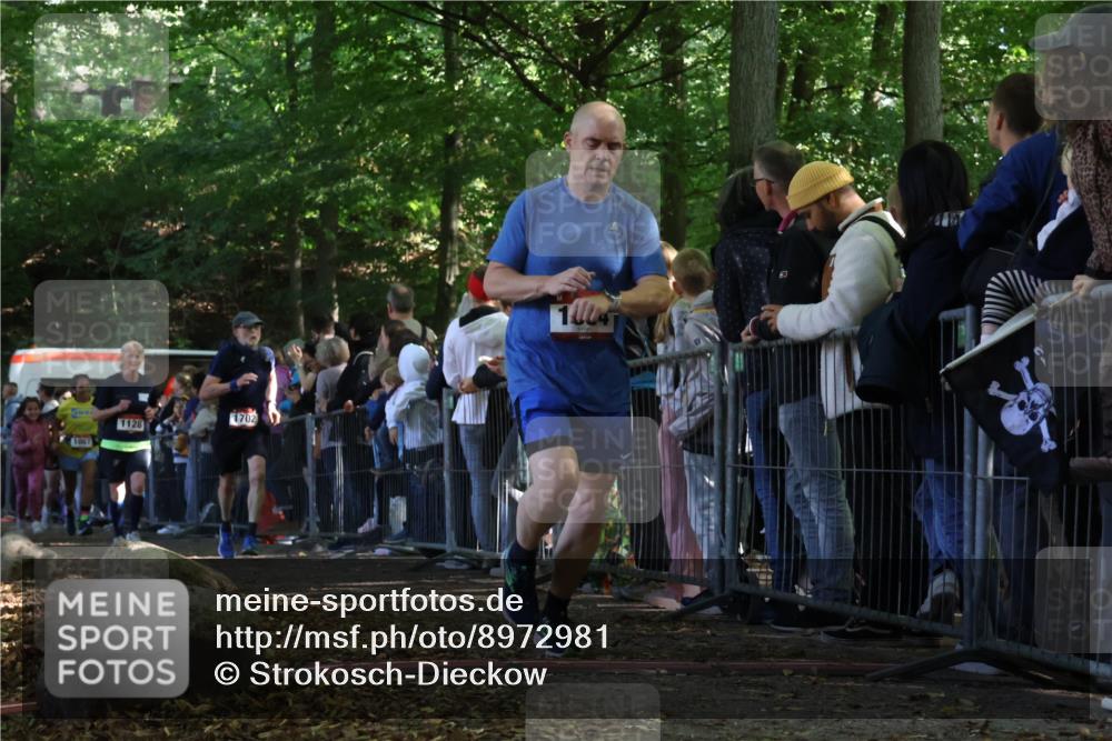 28.09.2025 - 33. Volkslauf durch das schöne Alstertal Strokosch-Dieckow http://msf.ph/oto/8972981 28.09.2025 12:08:22 Ziel 1054, 1067, 1128, 1684, 1702 meine-sportfotos.de