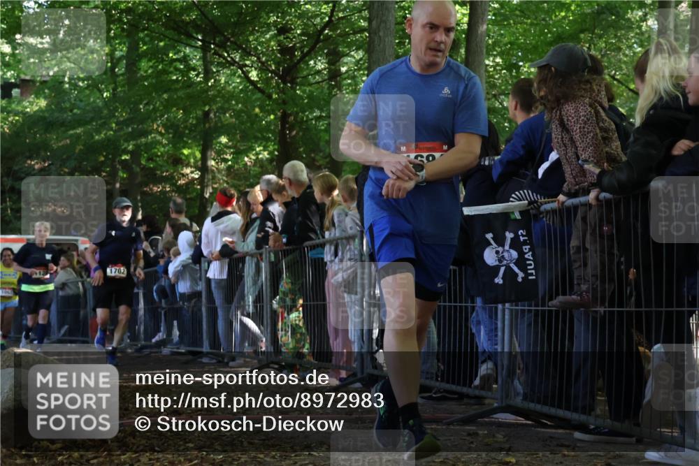 28.09.2025 - 33. Volkslauf durch das schöne Alstertal Strokosch-Dieckow http://msf.ph/oto/8972983 28.09.2025 12:08:23 Ziel 1054, 1067, 1128, 1684, 1702 meine-sportfotos.de