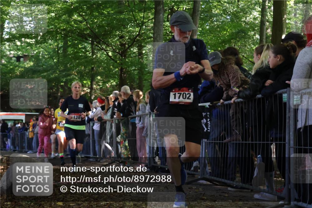 28.09.2025 - 33. Volkslauf durch das schöne Alstertal Strokosch-Dieckow http://msf.ph/oto/8972988 28.09.2025 12:08:26 Ziel 1054, 1067, 1128, 1702, 2578 meine-sportfotos.de