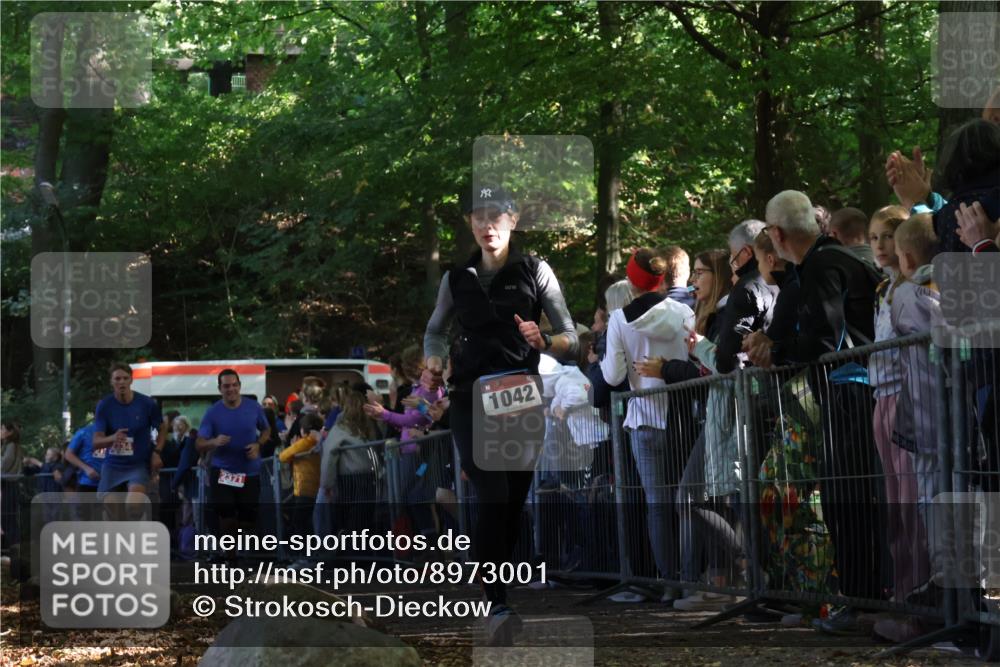 28.09.2025 - 33. Volkslauf durch das schöne Alstertal Strokosch-Dieckow http://msf.ph/oto/8973001 28.09.2025 12:08:56 Ziel 1042, 2125, 2334, 2371, 2628 meine-sportfotos.de