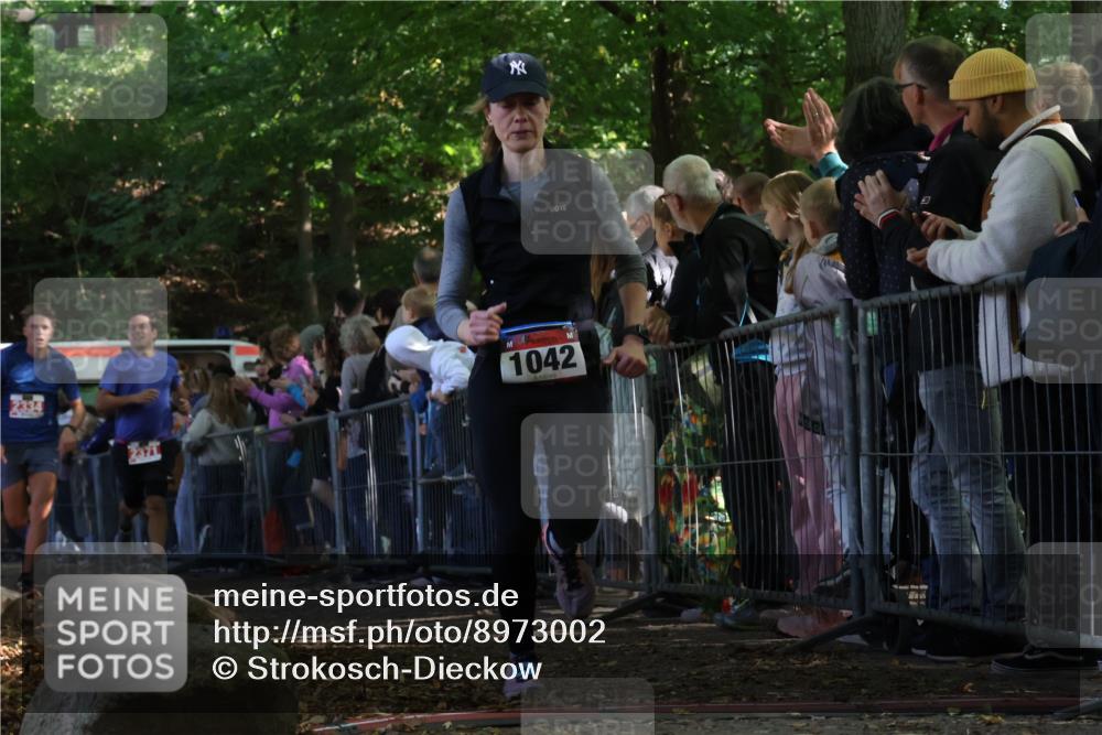 28.09.2025 - 33. Volkslauf durch das schöne Alstertal Strokosch-Dieckow http://msf.ph/oto/8973002 28.09.2025 12:08:57 Ziel 1042, 2125, 2334, 2371, 2628 meine-sportfotos.de