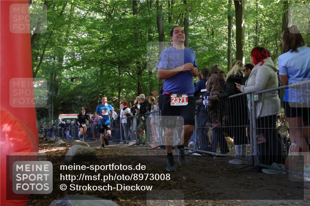 28.09.2025 - 33. Volkslauf durch das schöne Alstertal Strokosch-Dieckow http://msf.ph/oto/8973008 28.09.2025 12:09:01 Ziel 2125, 2334, 2371, 2628 meine-sportfotos.de