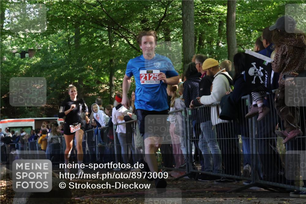 28.09.2025 - 33. Volkslauf durch das schöne Alstertal Strokosch-Dieckow http://msf.ph/oto/8973009 28.09.2025 12:09:02 Ziel 2125, 2371, 2628 meine-sportfotos.de