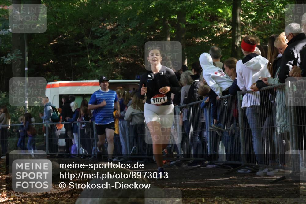 28.09.2025 - 33. Volkslauf durch das schöne Alstertal Strokosch-Dieckow http://msf.ph/oto/8973013 28.09.2025 12:09:12 Ziel 1071, 1695 meine-sportfotos.de
