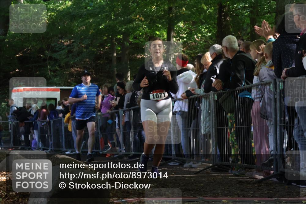 28.09.2025 - 33. Volkslauf durch das schöne Alstertal Strokosch-Dieckow http://msf.ph/oto/8973014 28.09.2025 12:09:13 Ziel 1071, 1695 meine-sportfotos.de