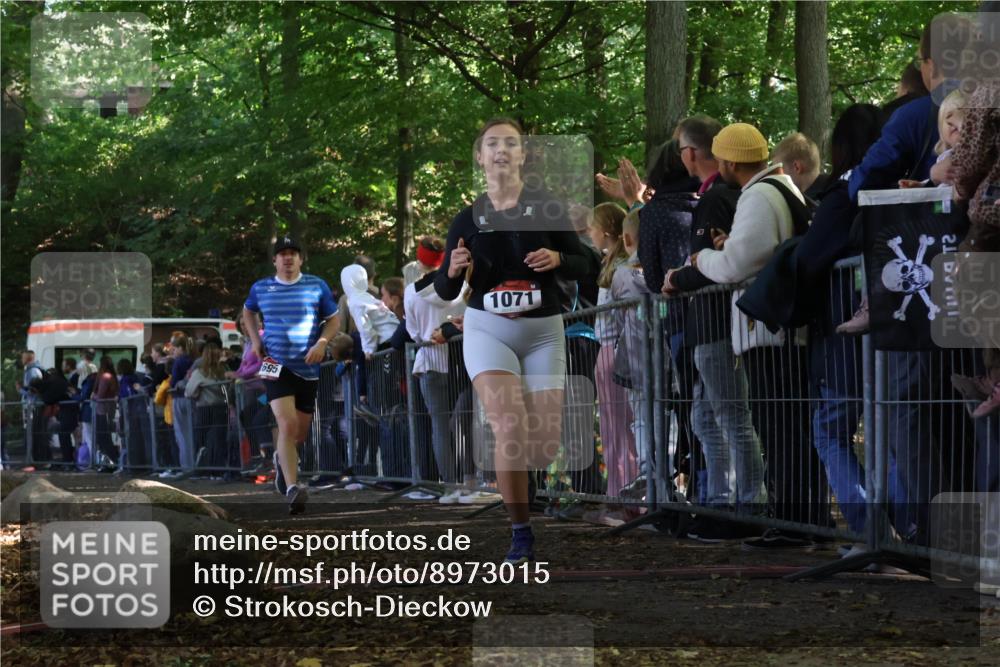 28.09.2025 - 33. Volkslauf durch das schöne Alstertal Strokosch-Dieckow http://msf.ph/oto/8973015 28.09.2025 12:09:14 Ziel 1071, 1695 meine-sportfotos.de