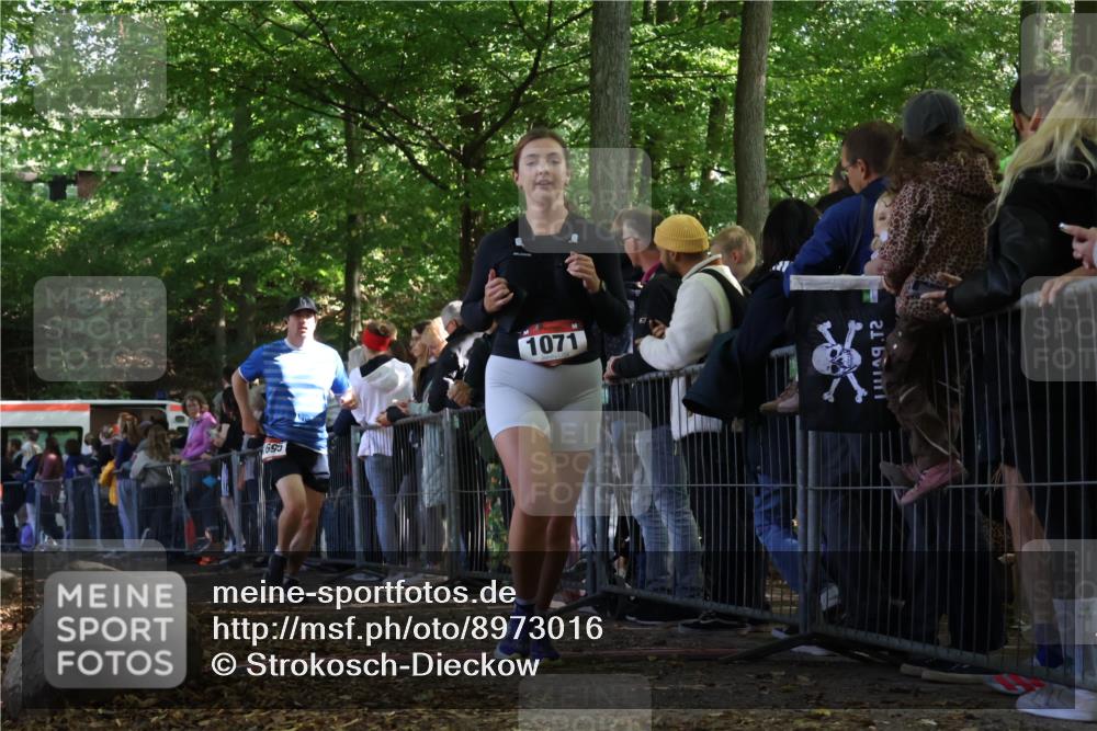28.09.2025 - 33. Volkslauf durch das schöne Alstertal Strokosch-Dieckow http://msf.ph/oto/8973016 28.09.2025 12:09:15 Ziel 1071, 1695 meine-sportfotos.de