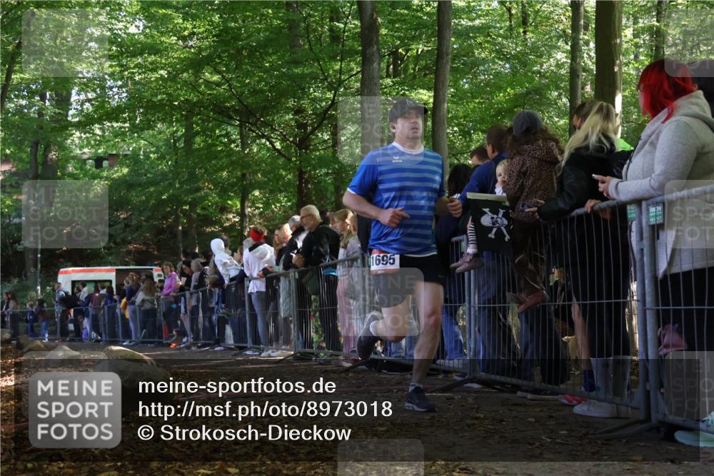 28.09.2025 - 33. Volkslauf durch das schöne Alstertal Strokosch-Dieckow http://msf.ph/oto/8973018 28.09.2025 12:09:16 Ziel 1071, 1695 meine-sportfotos.de