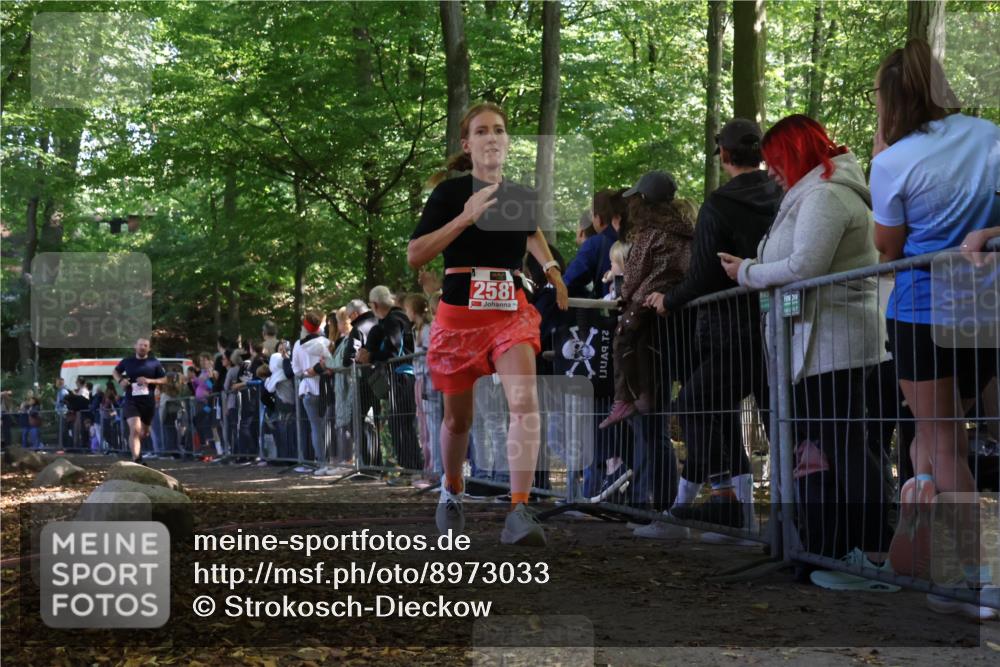 28.09.2025 - 33. Volkslauf durch das schöne Alstertal Strokosch-Dieckow http://msf.ph/oto/8973033 28.09.2025 12:09:54 Ziel 2025, 2587 meine-sportfotos.de