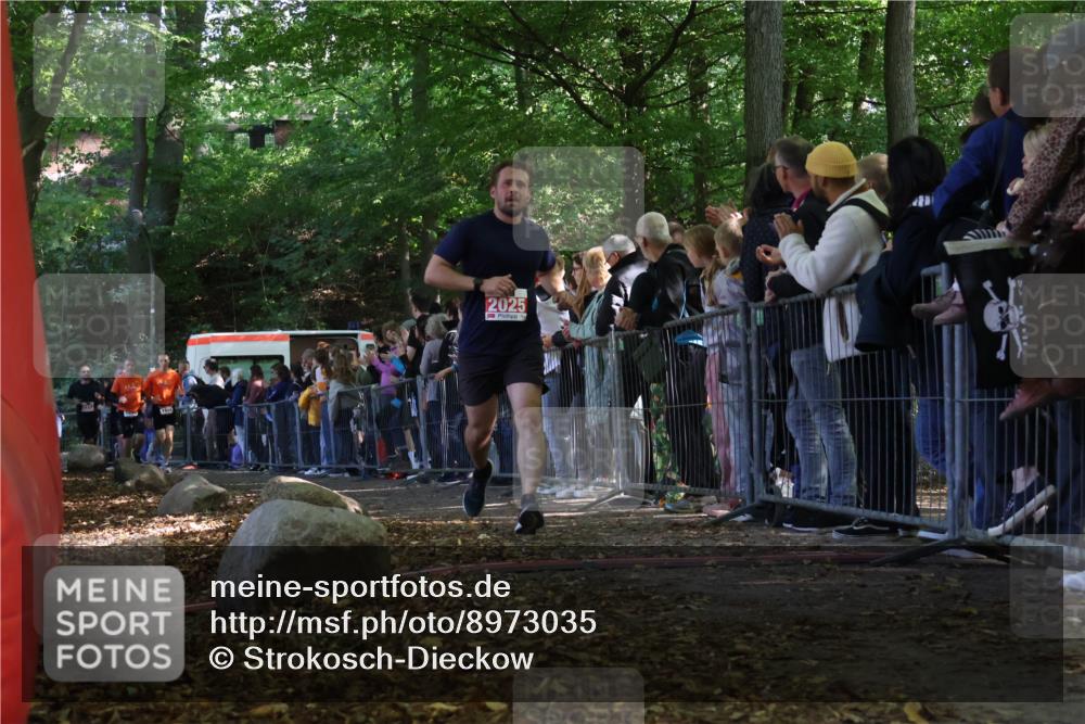 28.09.2025 - 33. Volkslauf durch das schöne Alstertal Strokosch-Dieckow http://msf.ph/oto/8973035 28.09.2025 12:09:56 Ziel 2025 meine-sportfotos.de