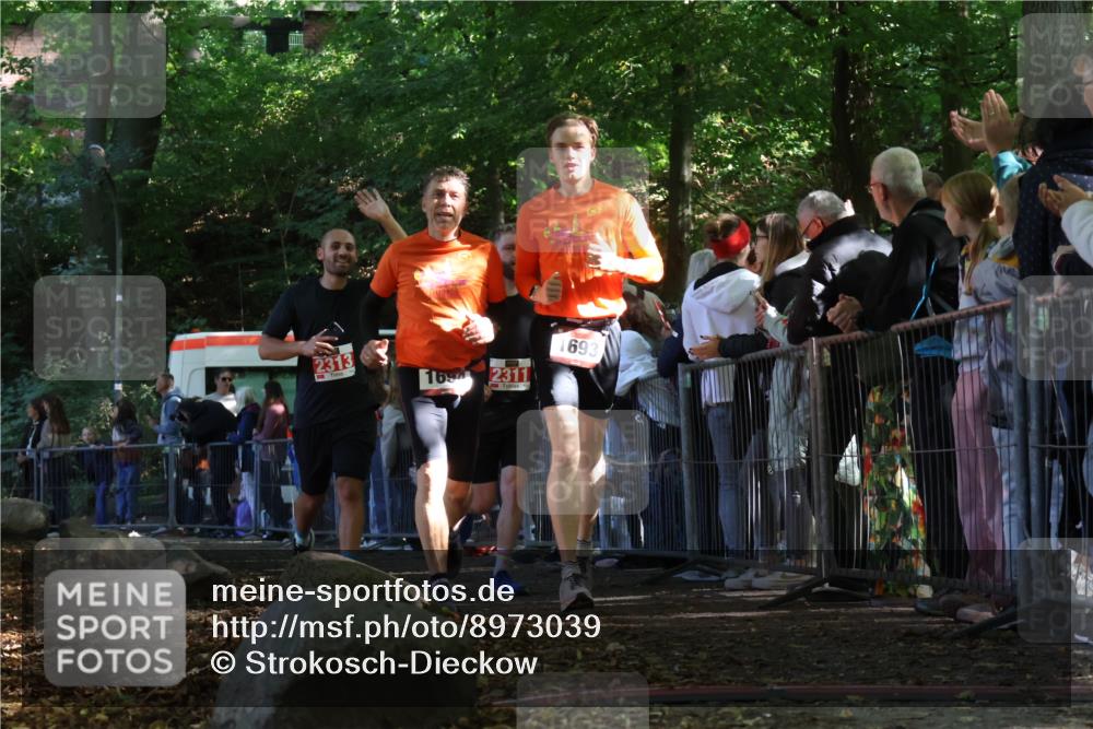 28.09.2025 - 33. Volkslauf durch das schöne Alstertal Strokosch-Dieckow http://msf.ph/oto/8973039 28.09.2025 12:10:03 Ziel 1693, 1694, 2311, 2313 meine-sportfotos.de