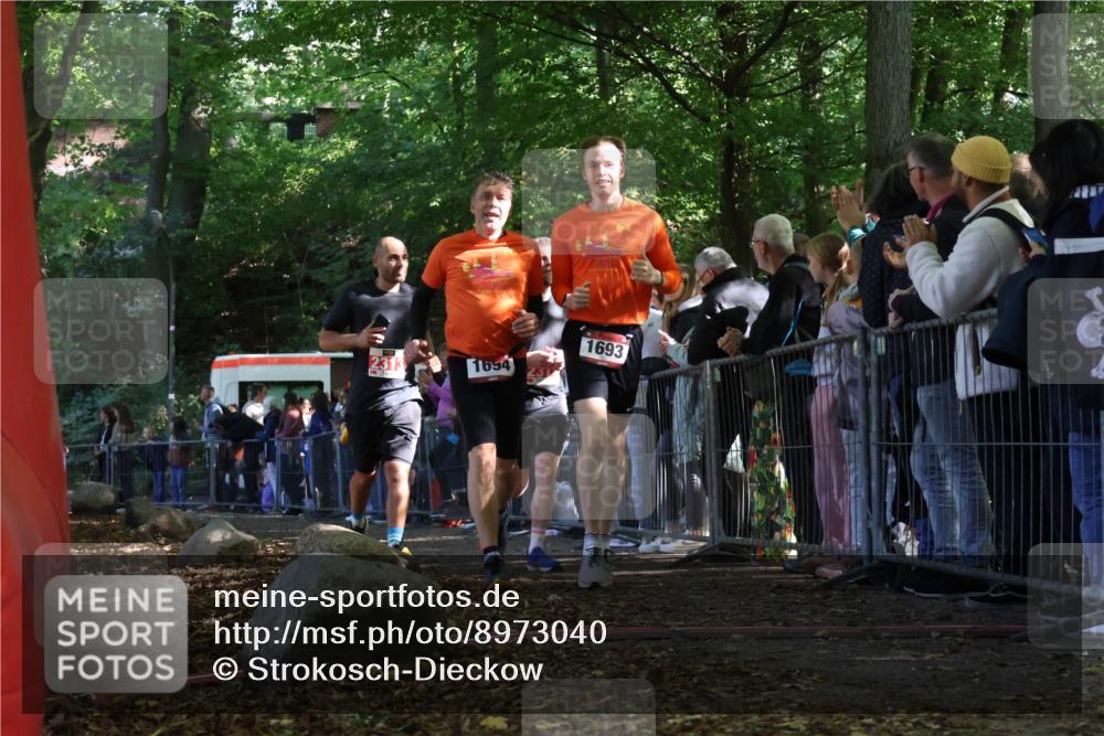 28.09.2025 - 33. Volkslauf durch das schöne Alstertal Strokosch-Dieckow http://msf.ph/oto/8973040 28.09.2025 12:10:04 Ziel 1693, 1694, 2311, 2313 meine-sportfotos.de