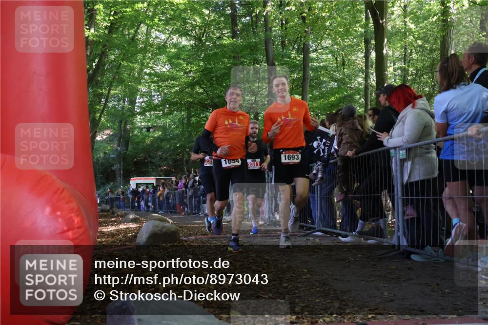 28.09.2025 - 33. Volkslauf durch das schöne Alstertal Strokosch-Dieckow http://msf.ph/oto/8973043 28.09.2025 12:10:06 Ziel 1693, 1694, 2311, 2313 meine-sportfotos.de