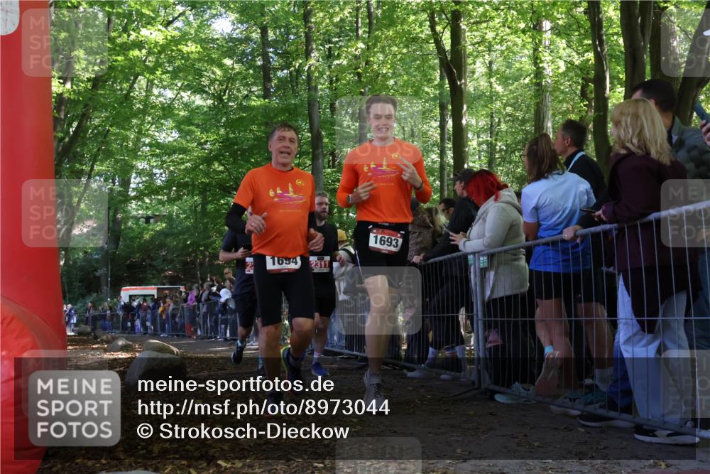 28.09.2025 - 33. Volkslauf durch das schöne Alstertal Strokosch-Dieckow http://msf.ph/oto/8973044 28.09.2025 12:10:06 Ziel 1693, 1694, 2311, 2313 meine-sportfotos.de