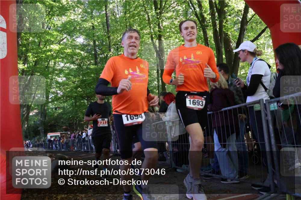 28.09.2025 - 33. Volkslauf durch das schöne Alstertal Strokosch-Dieckow http://msf.ph/oto/8973046 28.09.2025 12:10:07 Ziel 1693, 1694, 2311, 2313 meine-sportfotos.de