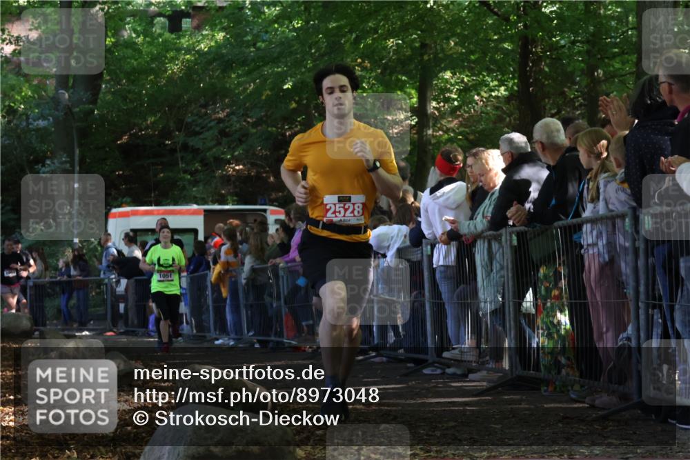 28.09.2025 - 33. Volkslauf durch das schöne Alstertal Strokosch-Dieckow http://msf.ph/oto/8973048 28.09.2025 12:10:16 Ziel 1051, 1064, 2135, 2271, 2528, 2588 meine-sportfotos.de