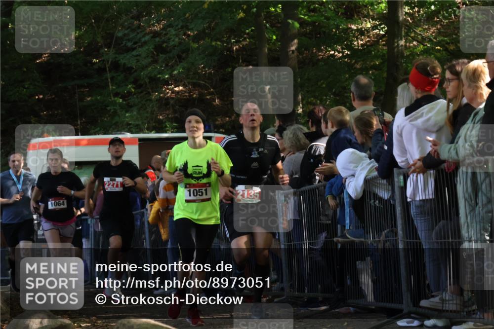 28.09.2025 - 33. Volkslauf durch das schöne Alstertal Strokosch-Dieckow http://msf.ph/oto/8973051 28.09.2025 12:10:19 Ziel 1051, 1064, 1722, 2135, 2271, 2588 meine-sportfotos.de
