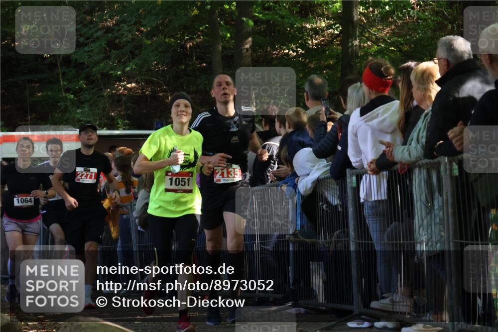 28.09.2025 - 33. Volkslauf durch das schöne Alstertal Strokosch-Dieckow http://msf.ph/oto/8973052 28.09.2025 12:10:19 Ziel 1051, 1064, 1722, 2135, 2271, 2588 meine-sportfotos.de