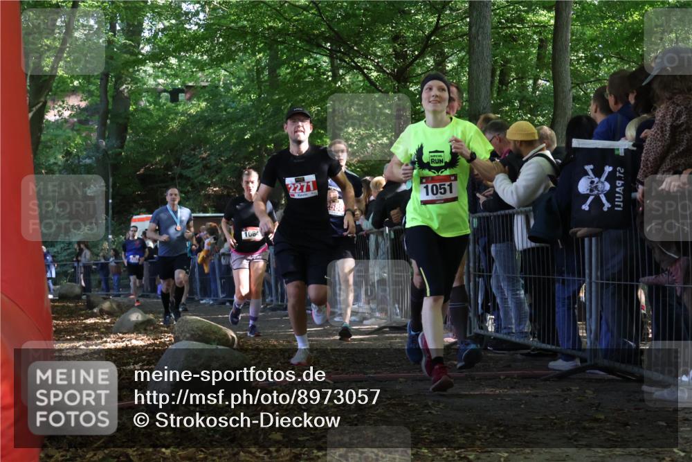 28.09.2025 - 33. Volkslauf durch das schöne Alstertal Strokosch-Dieckow http://msf.ph/oto/8973057 28.09.2025 12:10:22 Ziel 1051, 1064, 1722, 2135, 2271, 2307, 2588 meine-sportfotos.de