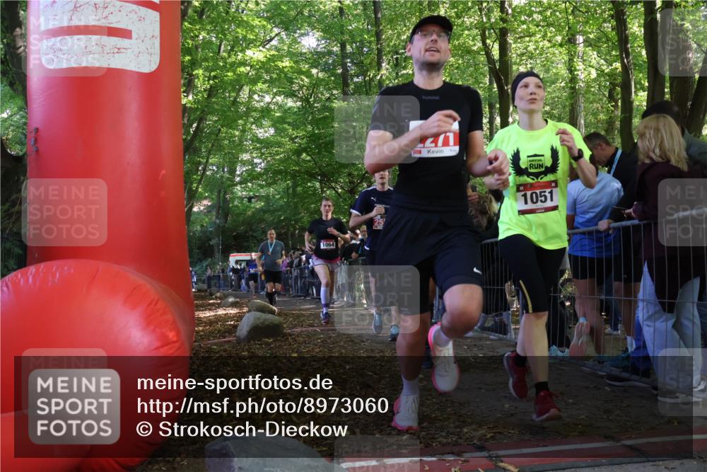 28.09.2025 - 33. Volkslauf durch das schöne Alstertal Strokosch-Dieckow http://msf.ph/oto/8973060 28.09.2025 12:10:24 Ziel 1064, 1722, 2135, 2216, 2271, 2305, 2307, 2588 meine-sportfotos.de