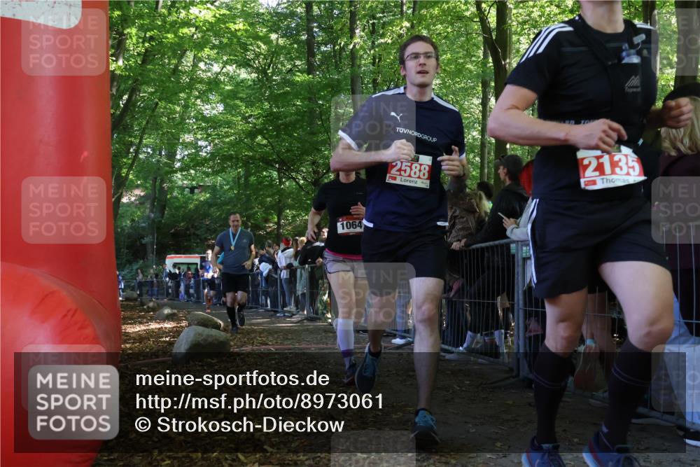 28.09.2025 - 33. Volkslauf durch das schöne Alstertal Strokosch-Dieckow http://msf.ph/oto/8973061 28.09.2025 12:10:24 Ziel 1064, 1722, 2135, 2216, 2271, 2305, 2307, 2588 meine-sportfotos.de