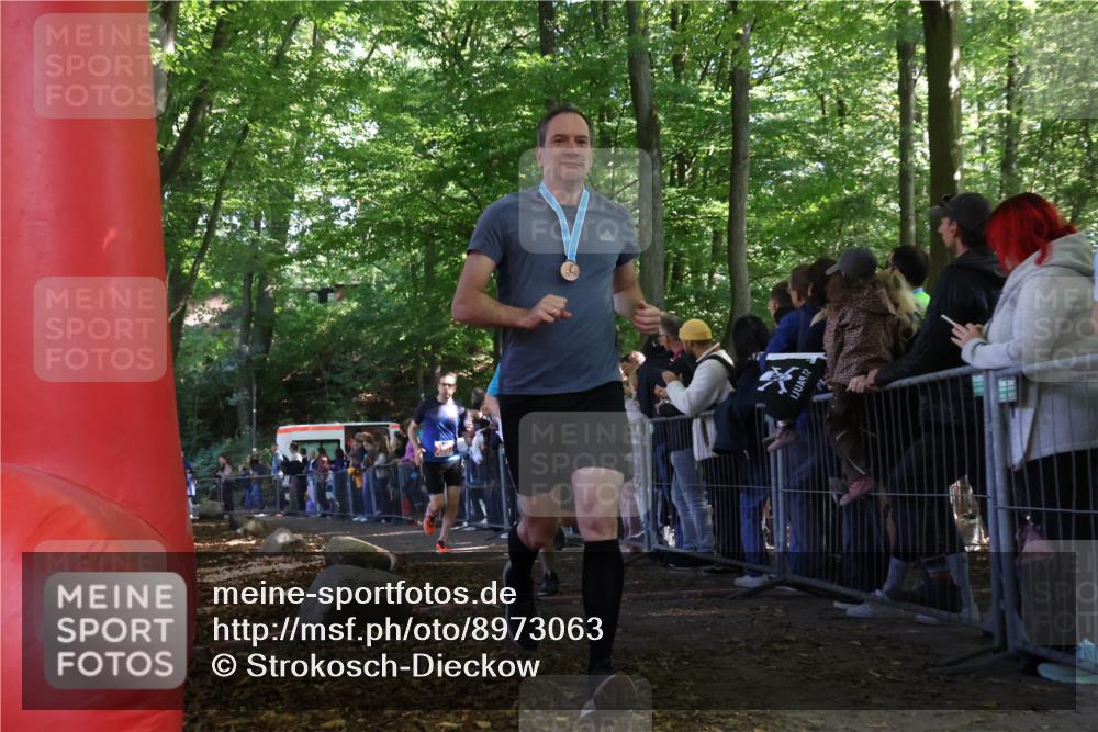 28.09.2025 - 33. Volkslauf durch das schöne Alstertal Strokosch-Dieckow http://msf.ph/oto/8973063 28.09.2025 12:10:26 Ziel 1722, 2216, 2305, 2307, 2550 meine-sportfotos.de