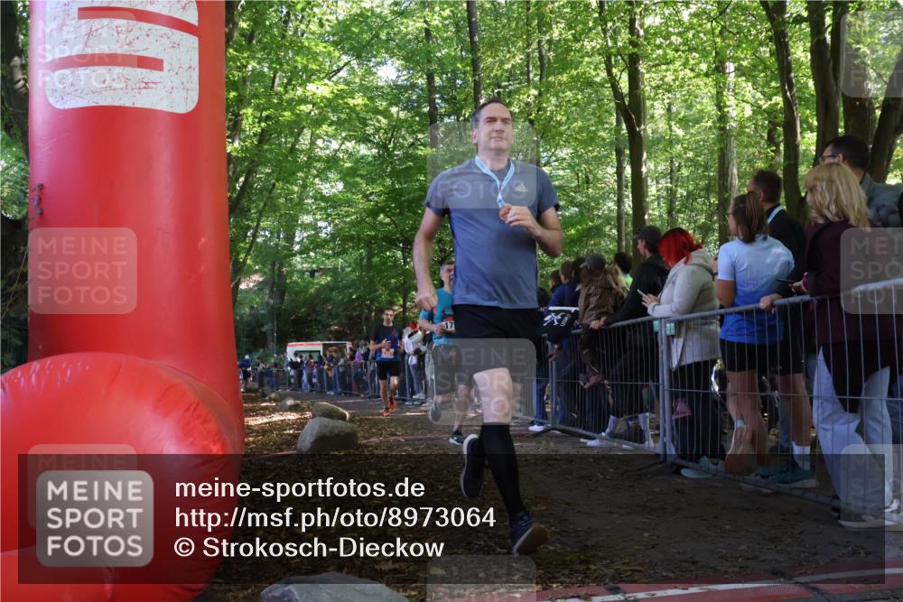 28.09.2025 - 33. Volkslauf durch das schöne Alstertal Strokosch-Dieckow http://msf.ph/oto/8973064 28.09.2025 12:10:27 Ziel 1722, 2216, 2305, 2307, 2550 meine-sportfotos.de