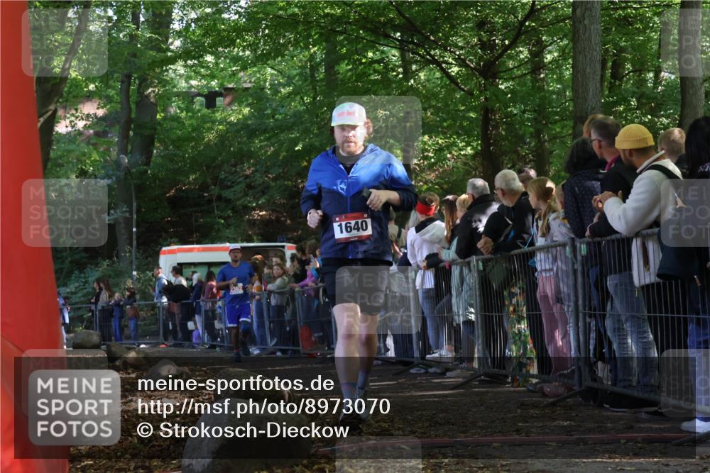 28.09.2025 - 33. Volkslauf durch das schöne Alstertal Strokosch-Dieckow http://msf.ph/oto/8973070 28.09.2025 12:10:36 Ziel 1640, 2362 meine-sportfotos.de