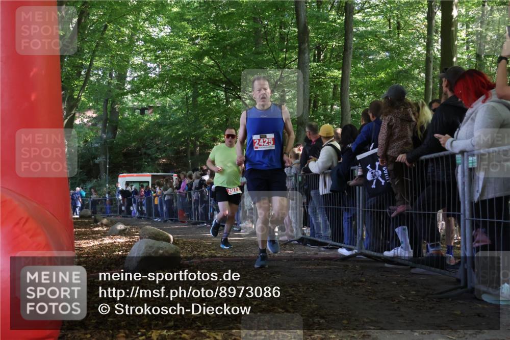 28.09.2025 - 33. Volkslauf durch das schöne Alstertal Strokosch-Dieckow http://msf.ph/oto/8973086 28.09.2025 12:10:50 Ziel 2072, 2425 meine-sportfotos.de