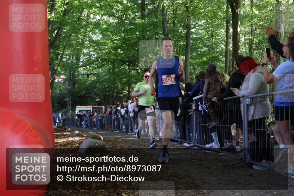 28.09.2025 - 33. Volkslauf durch das schöne Alstertal Strokosch-Dieckow http://msf.ph/oto/8973087 28.09.2025 12:10:51 Ziel 2072, 2425 meine-sportfotos.de