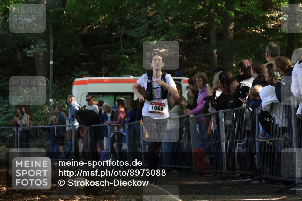 28.09.2025 - 33. Volkslauf durch das schöne Alstertal Strokosch-Dieckow http://msf.ph/oto/8973088 28.09.2025 12:11:00 Ziel 1066, 2998 meine-sportfotos.de