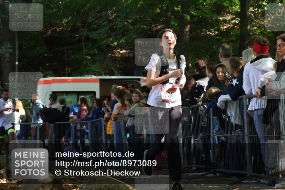 28.09.2025 - 33. Volkslauf durch das schöne Alstertal Strokosch-Dieckow http://msf.ph/oto/8973089 28.09.2025 12:11:01 Ziel 1066, 2998 meine-sportfotos.de