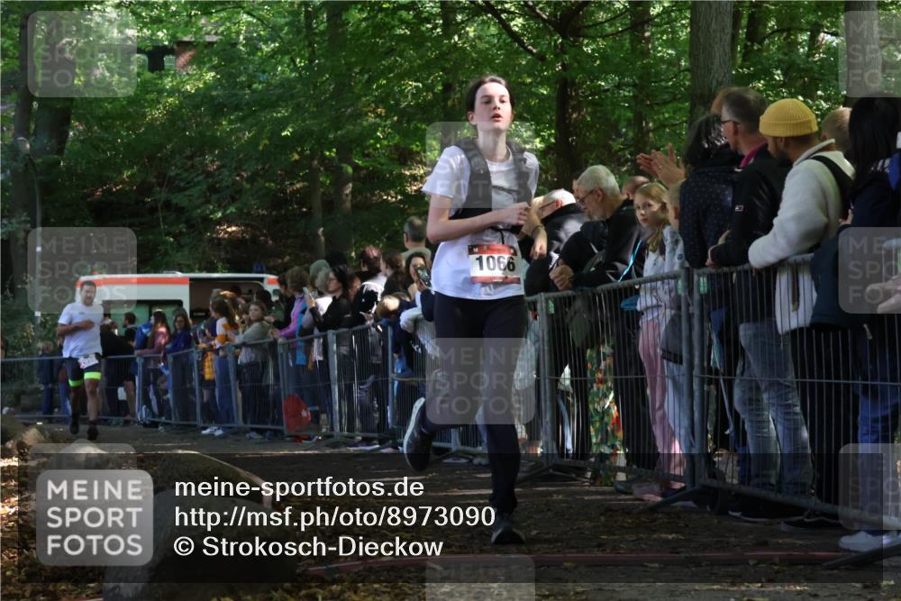 28.09.2025 - 33. Volkslauf durch das schöne Alstertal Strokosch-Dieckow http://msf.ph/oto/8973090 28.09.2025 12:11:02 Ziel 1066, 2555, 2998 meine-sportfotos.de