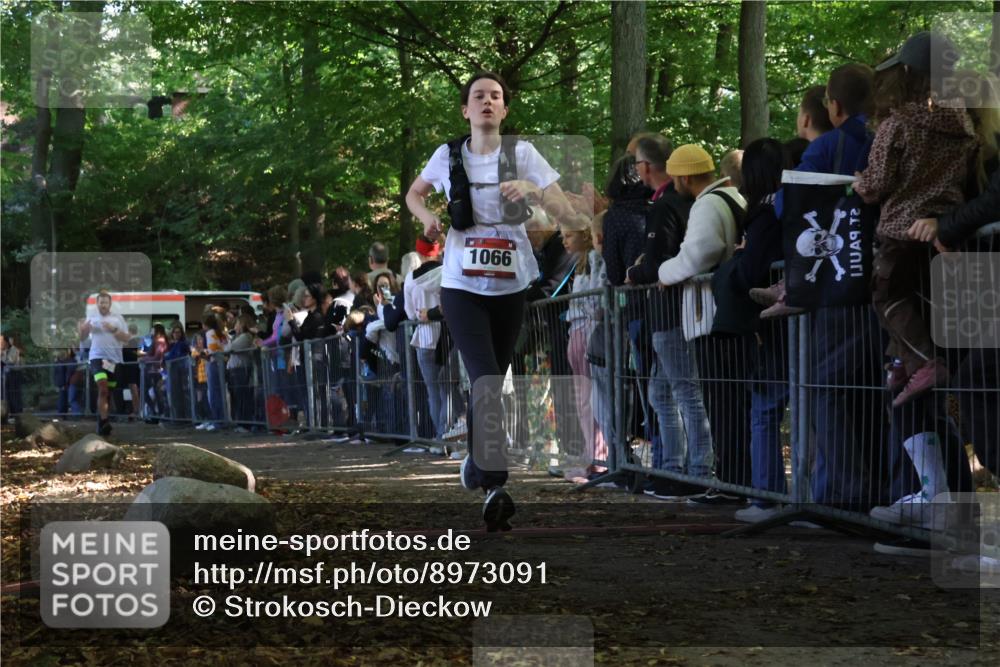 28.09.2025 - 33. Volkslauf durch das schöne Alstertal Strokosch-Dieckow http://msf.ph/oto/8973091 28.09.2025 12:11:03 Ziel 1066, 2204, 2555, 2998 meine-sportfotos.de