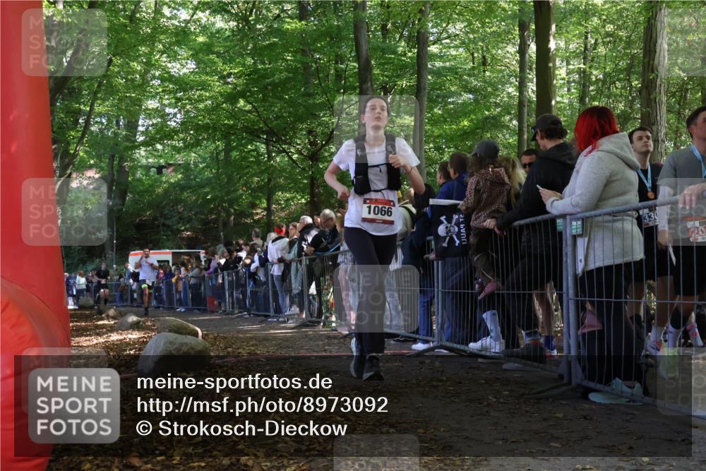 28.09.2025 - 33. Volkslauf durch das schöne Alstertal Strokosch-Dieckow http://msf.ph/oto/8973092 28.09.2025 12:11:03 Ziel 1066, 2204, 2555, 2998 meine-sportfotos.de