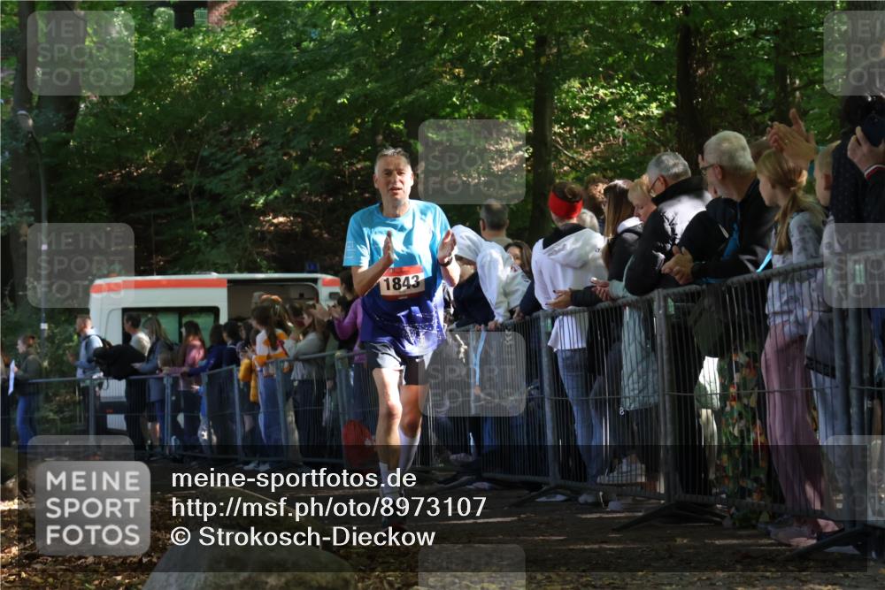 28.09.2025 - 33. Volkslauf durch das schöne Alstertal Strokosch-Dieckow http://msf.ph/oto/8973107 28.09.2025 12:11:25 Ziel 1843 meine-sportfotos.de