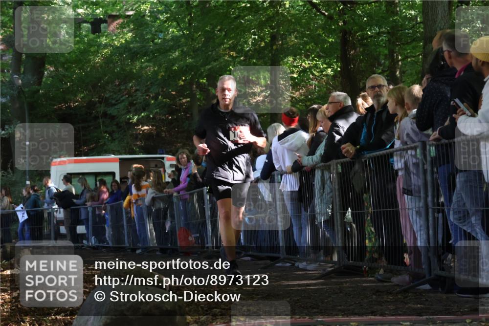 28.09.2025 - 33. Volkslauf durch das schöne Alstertal Strokosch-Dieckow http://msf.ph/oto/8973123 28.09.2025 12:11:53 Ziel 1696 meine-sportfotos.de