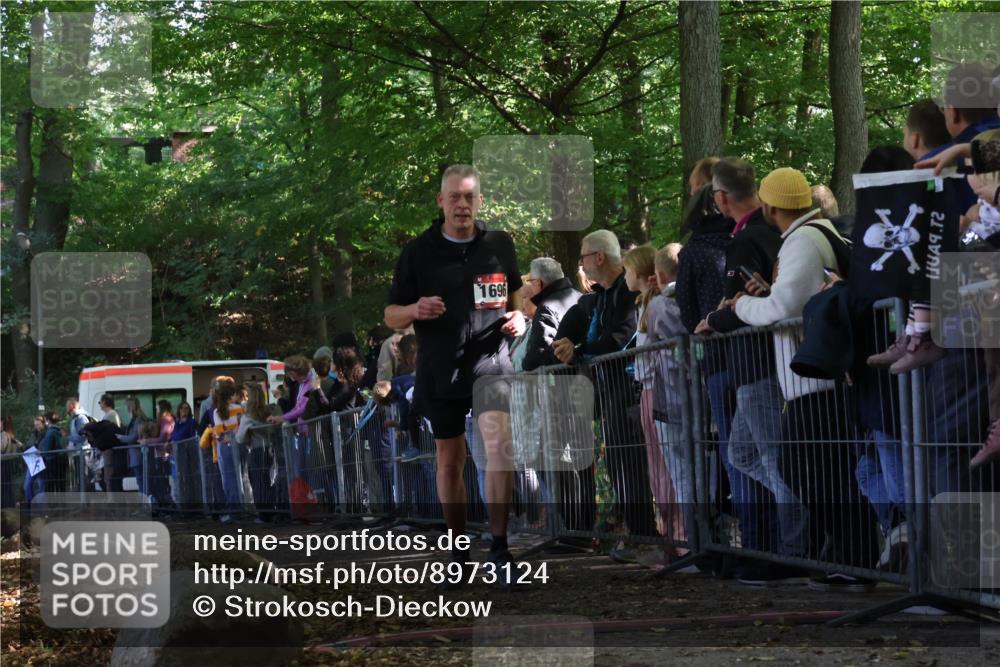 28.09.2025 - 33. Volkslauf durch das schöne Alstertal Strokosch-Dieckow http://msf.ph/oto/8973124 28.09.2025 12:11:54 Ziel 1696 meine-sportfotos.de