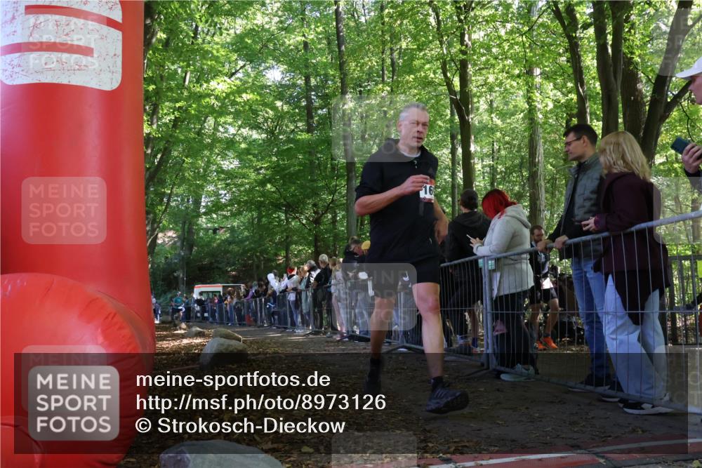 28.09.2025 - 33. Volkslauf durch das schöne Alstertal Strokosch-Dieckow http://msf.ph/oto/8973126 28.09.2025 12:11:56 Ziel 1696, 1704 meine-sportfotos.de