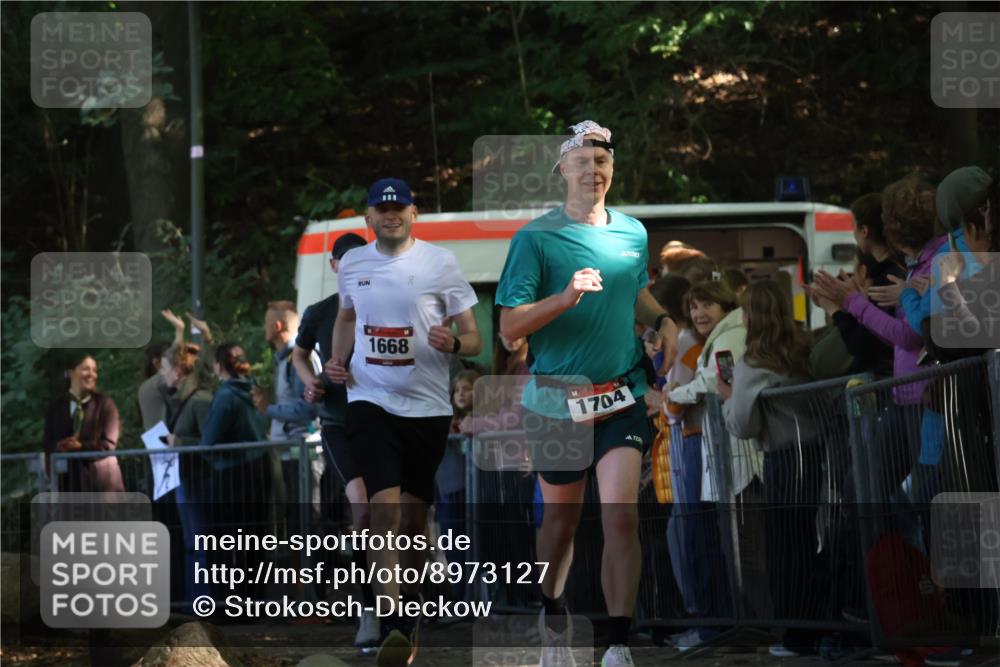 28.09.2025 - 33. Volkslauf durch das schöne Alstertal Strokosch-Dieckow http://msf.ph/oto/8973127 28.09.2025 12:12:01 Ziel 1668, 1704, 2470 meine-sportfotos.de