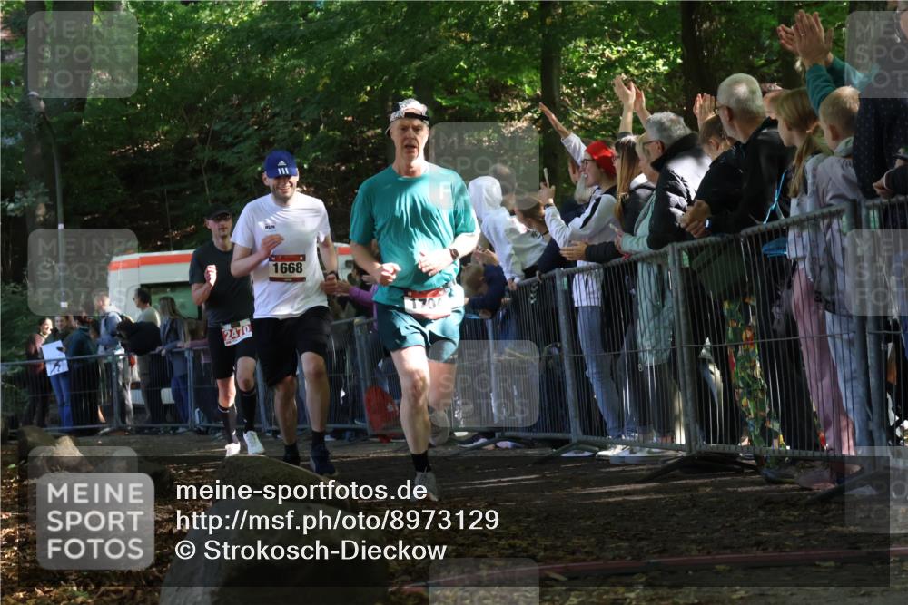 28.09.2025 - 33. Volkslauf durch das schöne Alstertal Strokosch-Dieckow http://msf.ph/oto/8973129 28.09.2025 12:12:03 Ziel 1668, 1704, 2470 meine-sportfotos.de