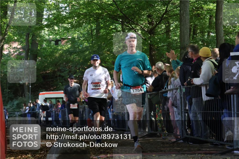 28.09.2025 - 33. Volkslauf durch das schöne Alstertal Strokosch-Dieckow http://msf.ph/oto/8973131 28.09.2025 12:12:04 Ziel 1668, 1704, 2470 meine-sportfotos.de