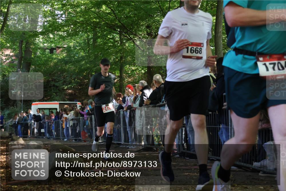 28.09.2025 - 33. Volkslauf durch das schöne Alstertal Strokosch-Dieckow http://msf.ph/oto/8973133 28.09.2025 12:12:06 Ziel 1668, 1704, 2470 meine-sportfotos.de