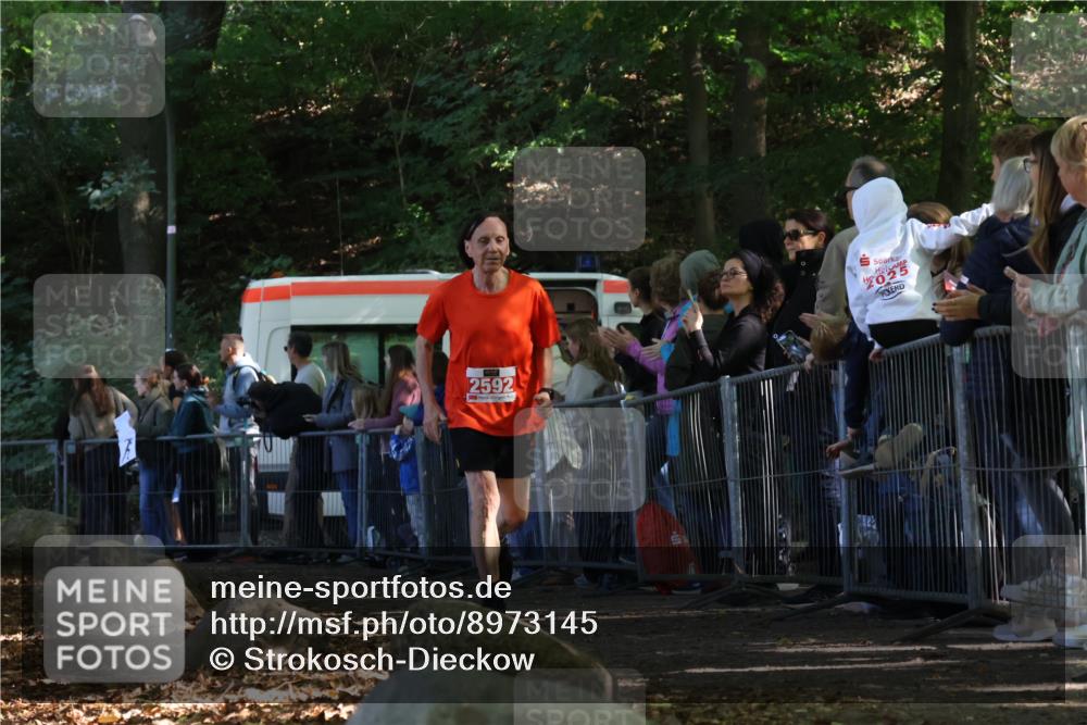 28.09.2025 - 33. Volkslauf durch das schöne Alstertal Strokosch-Dieckow http://msf.ph/oto/8973145 28.09.2025 12:12:20 Ziel 2592 meine-sportfotos.de